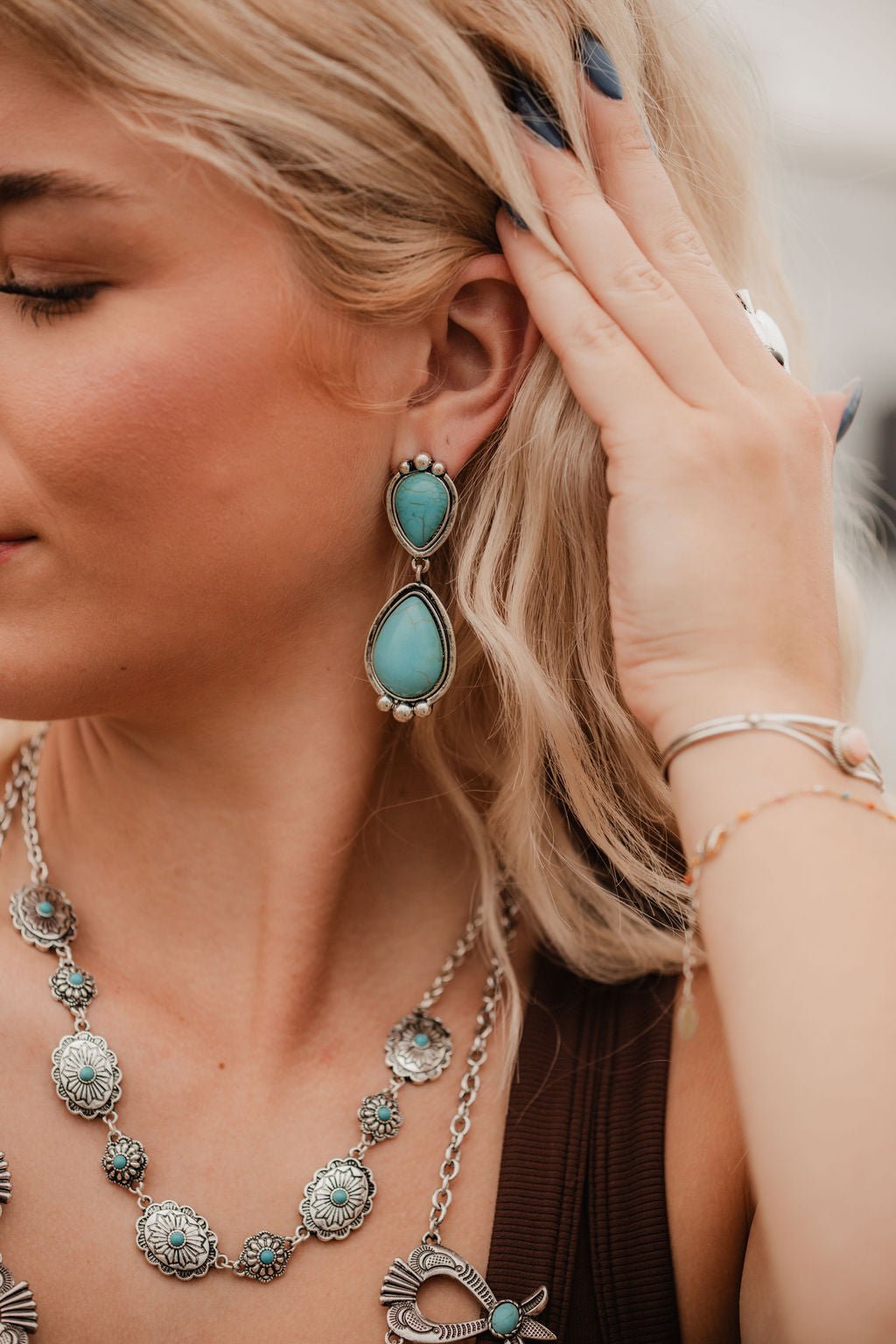 Linked Concho and Faux Turquoise Necklace - 18 inch + 3 - Cowhide and Conchos