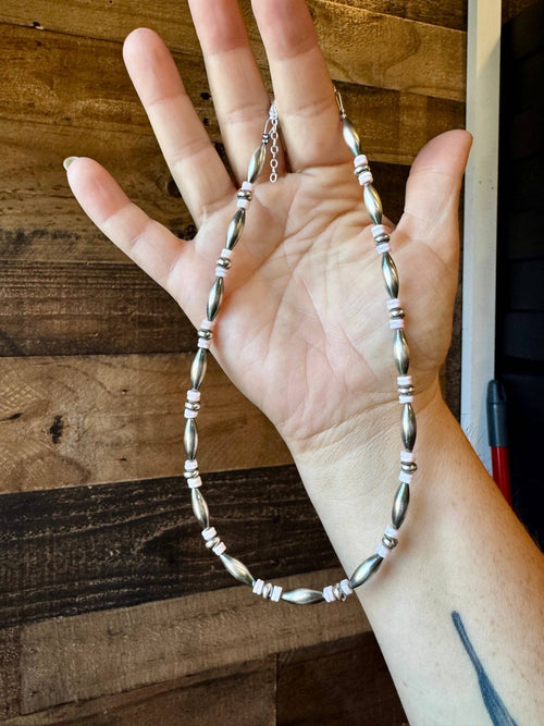 Torpedo choker Sterling Silver Pearls and pink conch - Cowhide and Conchos
