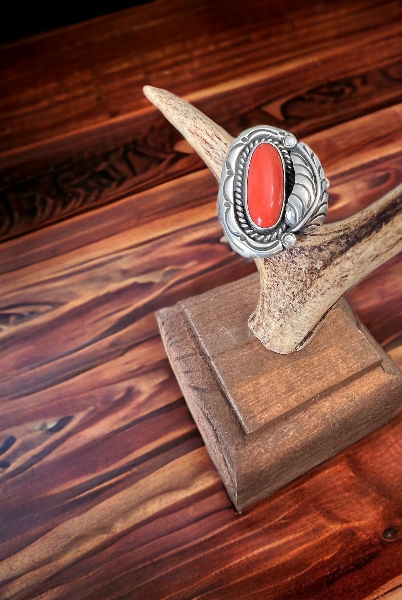 Coral ring - gorgeous large coral on sterling oval base with leaf - Size 6.5 - Cowhide and Conchos