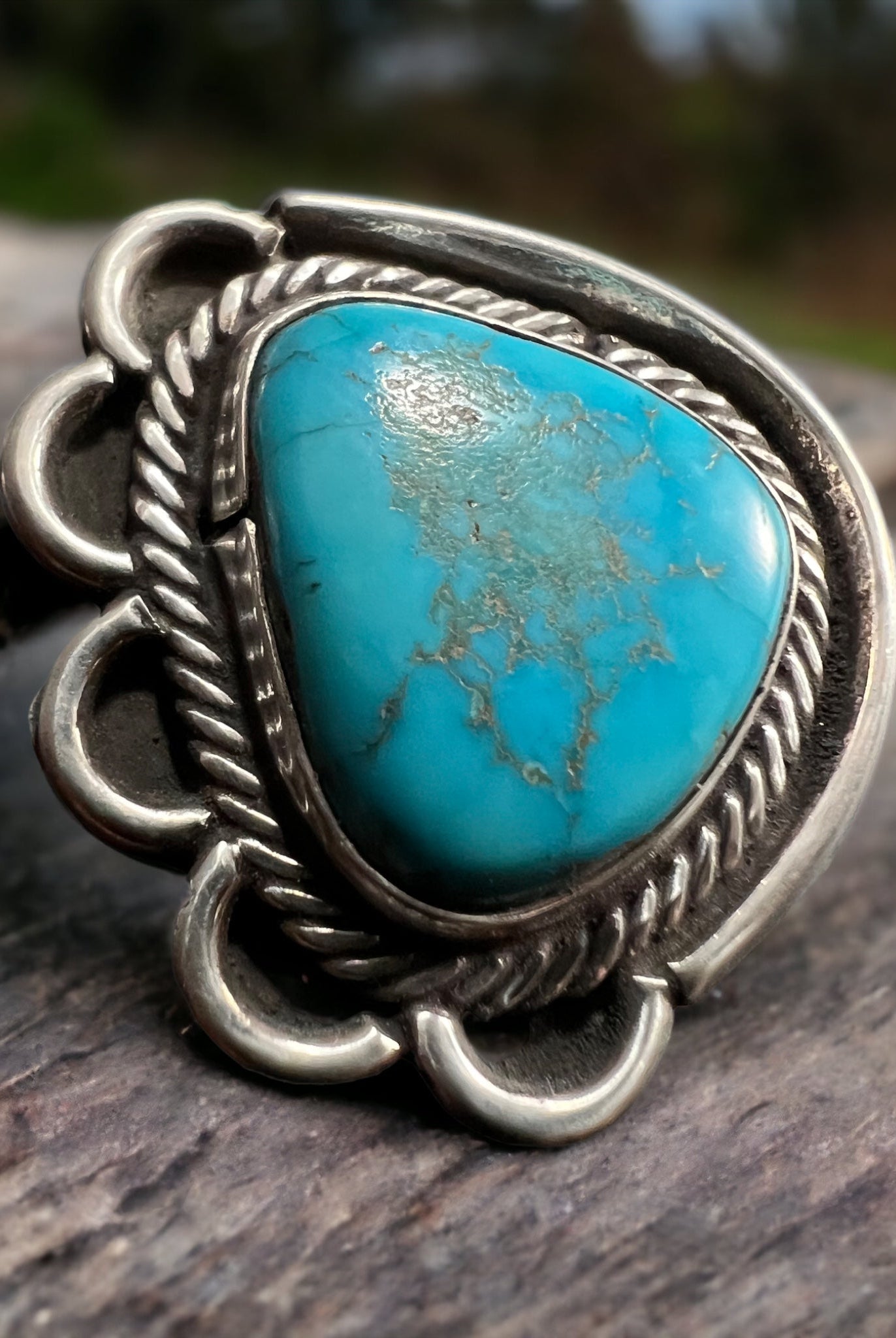 Turquoise ring - gorgeous cabochon and flower base style - Size 7 - Cowhide and Conchos