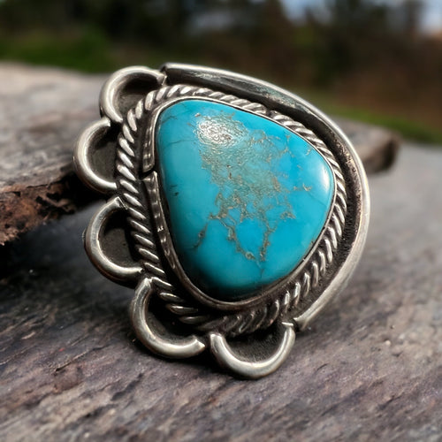 Turquoise ring - gorgeous cabochon and flower base style - Size 7 - Cowhide and Conchos