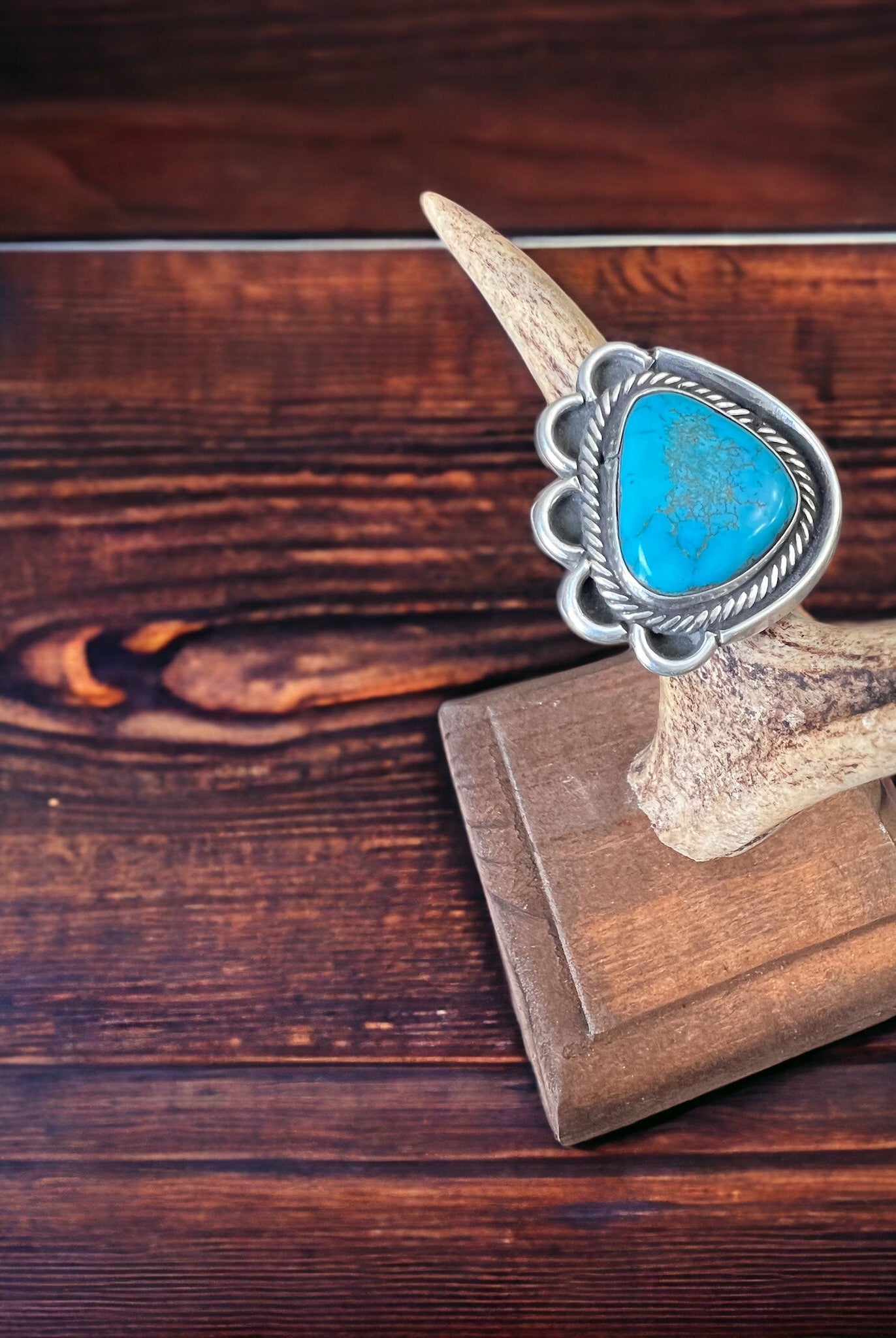Turquoise ring - gorgeous cabochon and flower base style - Size 7 - Cowhide and Conchos