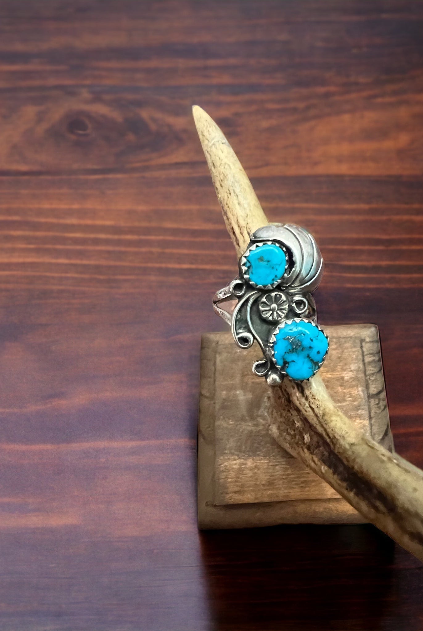 Vintage Native American handmade sterling silver and turquoise ring - Size 5 - Cowhide and Conchos