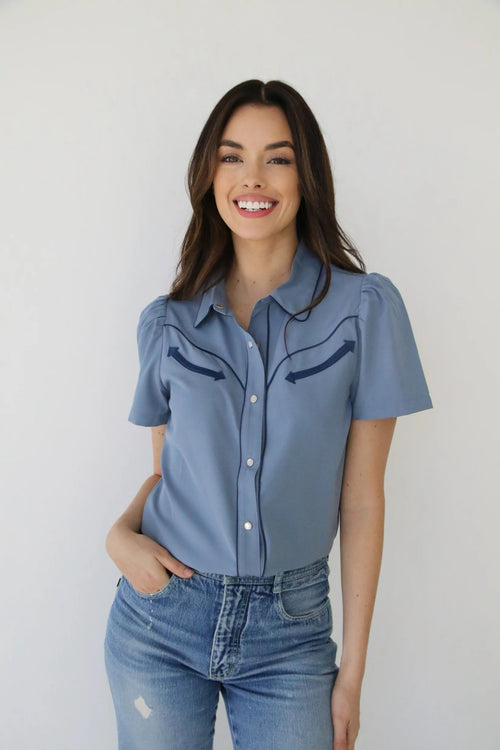 Howdy Hanny Women's Light Blue Short Sleeve Pearl Snap Shirt - Cowhide and Conchos