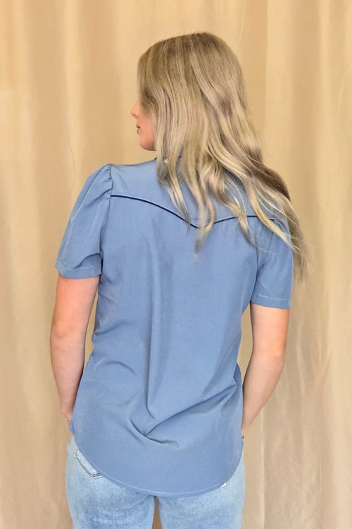 Howdy Hanny Women's Light Blue Short Sleeve Pearl Snap Shirt - Cowhide and Conchos