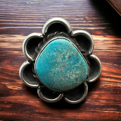 Turquoise ring - flower shaped base - size 8