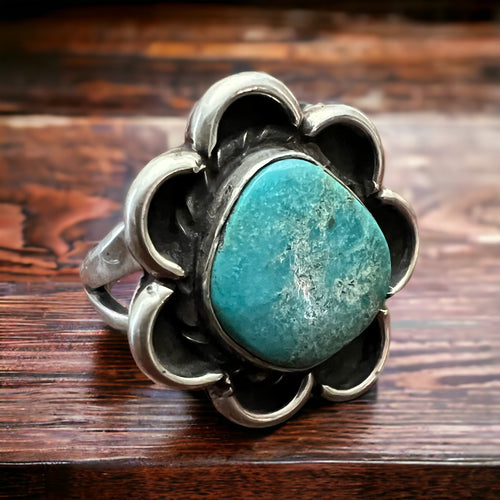Turquoise ring - flower shaped base - size 8