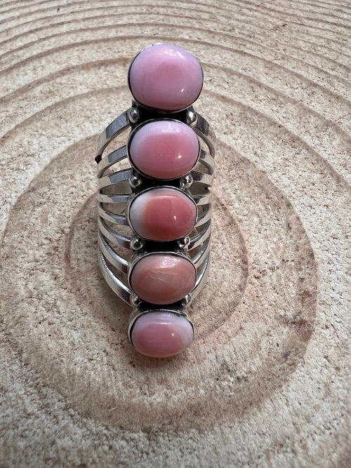 Pink Conch 5 stone ring by Thomas Yazzie - Size 9 - Cowhide and Conchos
