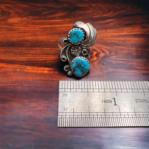 Vintage Native American handmade sterling silver and turquoise ring - Size 5