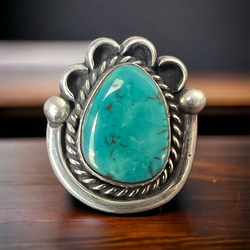 Turquoise ring - gorgeous cabochon and horseshoe style base - Size 7