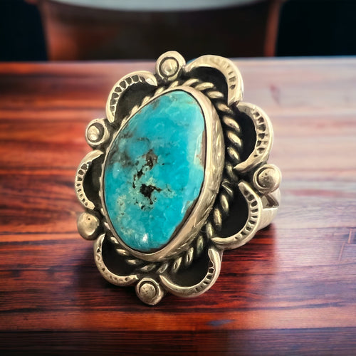 Turquoise ring - beautiful large cabochon on flower base - Size 7