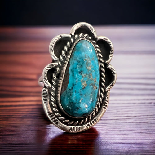 Turquoise ring - beautiful large cabochon on oval twist - Annie Chapo hallmark - Size 6.5 - Cowhide and Conchos