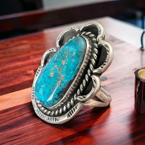 Turquoise ring - beautiful large cabochon on oval twist - Annie Chapo hallmark - Size 6.5 - Cowhide and Conchos