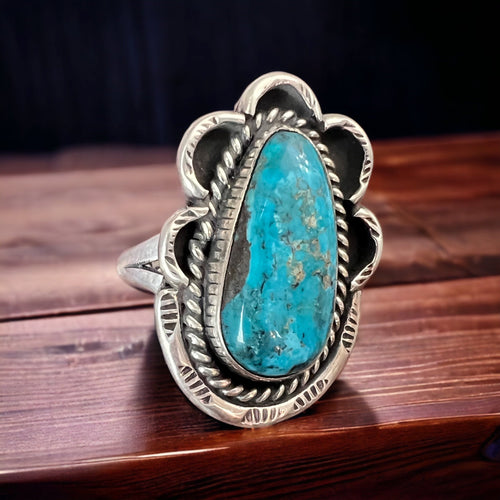 Turquoise ring - beautiful large cabochon on oval twist - Annie Chapo hallmark - Size 6.5 - Cowhide and Conchos