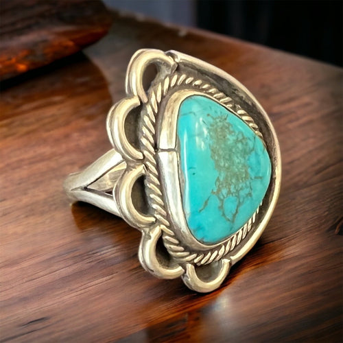 Turquoise ring - gorgeous cabochon and flower base style - Size 7 - Cowhide and Conchos
