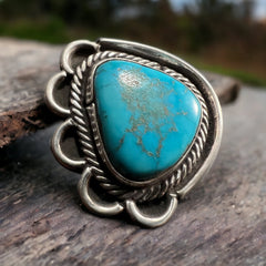 Turquoise ring - gorgeous cabochon and flower base style - Size 7 - Cowhide and Conchos