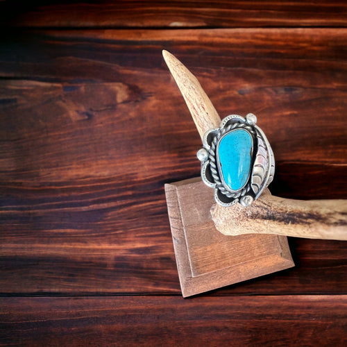 Turquoise ring - Turquoise on hand stamped sterling silver with leaf - Size 7 - Cowhide and Conchos