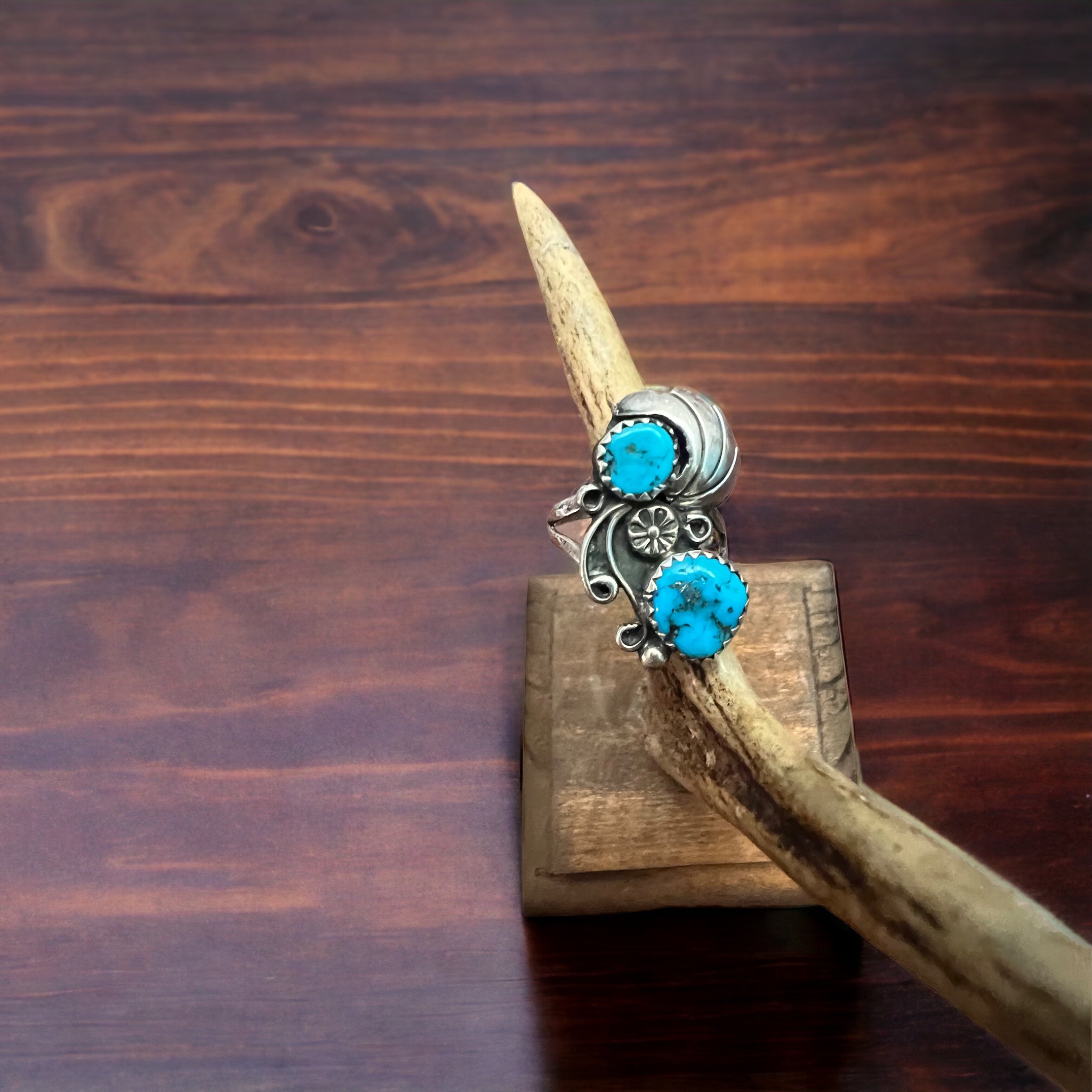 Vintage Native American handmade sterling silver and turquoise ring - Size 5 - Cowhide and Conchos